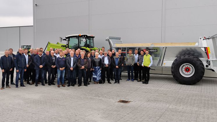 Team Norwegian Agro Machinery foran Pichon-vogn