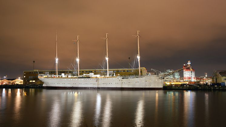 Barken Viking lämnar Göteborg