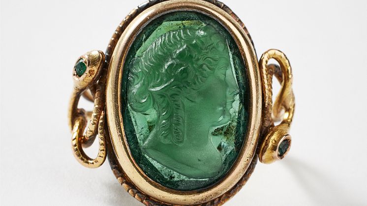 Skuren kamé i smaragd, 1800-tal
