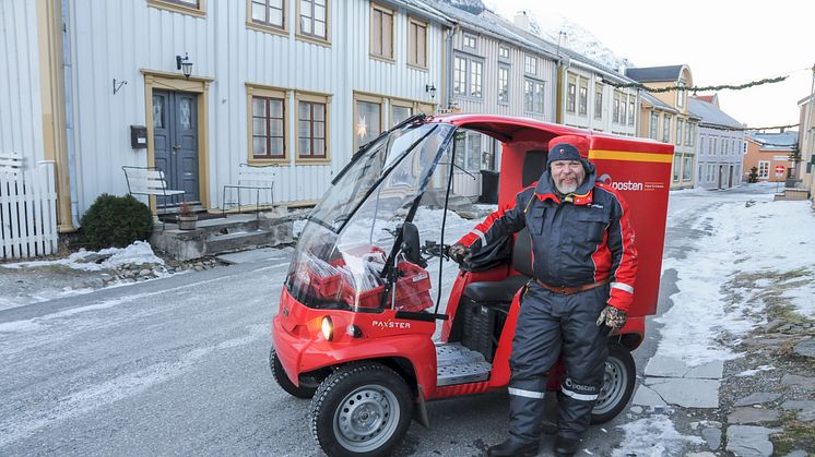 - Jeg snakker med trivelige folk hele dagen. Paxsteren går på strøm og overdøver ikke praten, sier postbud Birger Sjøvoll.