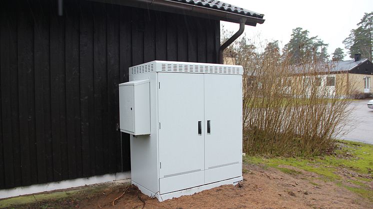 Klimatiserat utomhusskåp för fiber säkrar bredband till villor