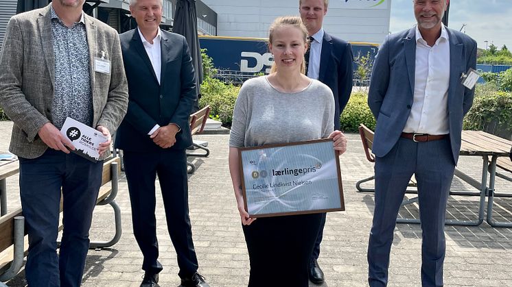 Fra venstre: Tomas Breddam, Borgmester Roskilde Kommune, Michael Baun Christensen, Managing Director Lyreco, Cecilie Lindkvist Nielsen, Årets lærling, Christoffer Wriedt, Chief Accountant Lyreco, Keld G. Nielsen, Næstformand DI Roskilde/Køge Bugt
