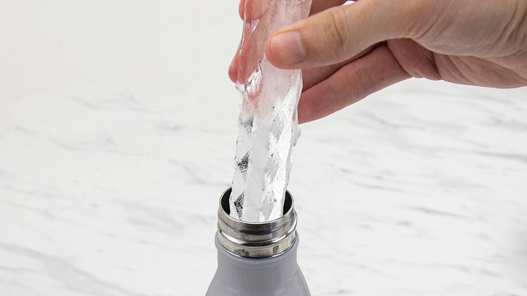 81-34525_Bottle-Ice-Molds_Charcoal_In-use-2-1.jpg