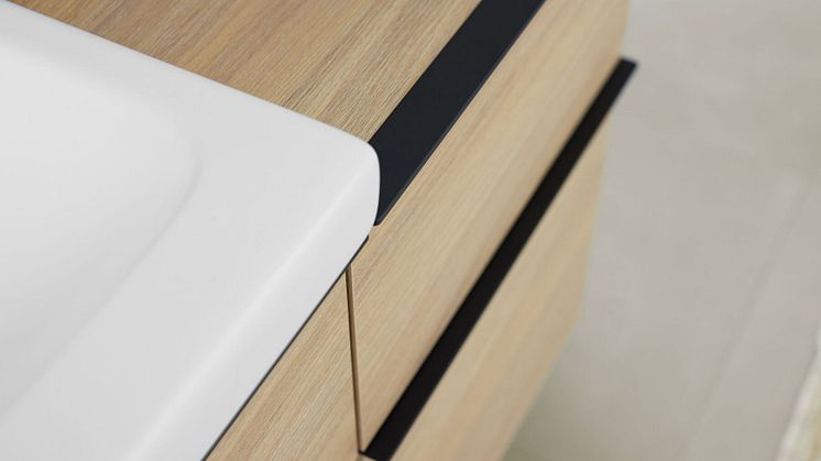 Geberit iCon-pesuallas mattavalkoisena ja mustat vetimet