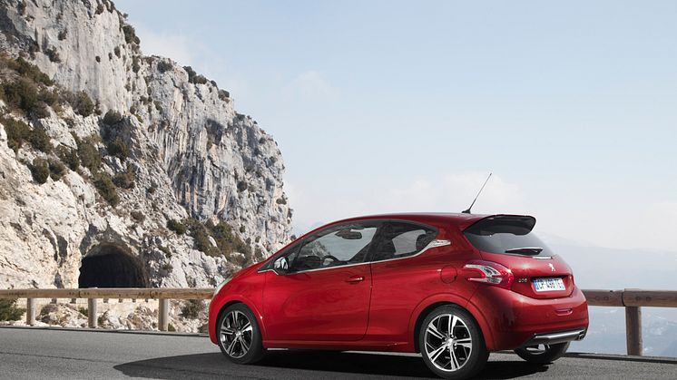 Sverigepremiär för Peugeot 208 GTi - komprimerad körglädje