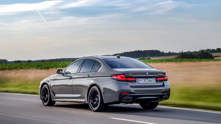 BMW 545e xDrive Sedan