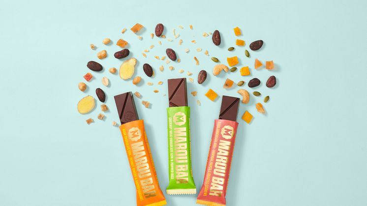 Nya lyxiga chokladbars från Vietnam med nötter, frukt och riskrisp täckt av choklad av högsta kvalitet