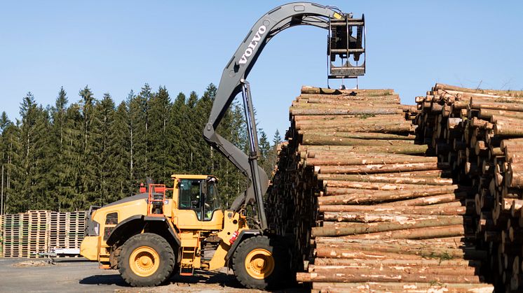 Volvo L180H High-Lift vid vältan
