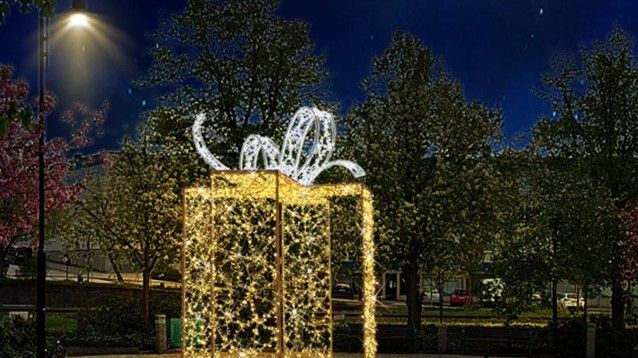 Den LED-belysta 3D-julklapppen på Ronneby Torgs scen. Detta är en digital skiss, den som placeras har måtten 4x3x3 meter.