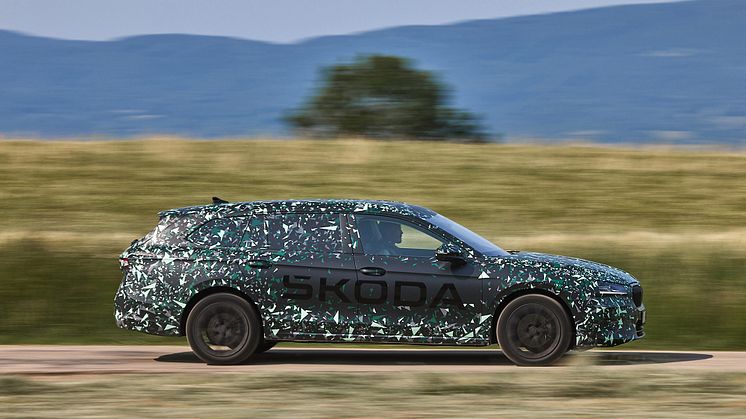 Ny Škoda Superb i camouflage