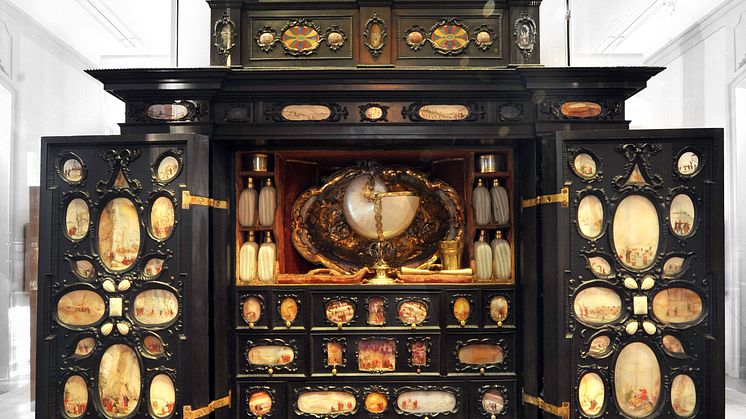 The Augsburg Art Cabinet