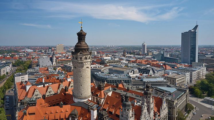 Das Titelbild des Kalenders 2020 zeigt einen Blick über die Stadt - Foto: Bertram Kober/Punctum und Hubifotos Tunna