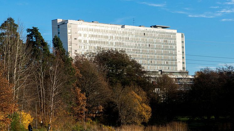 Danderyds sjukhus genomför ett flertal åtgärder för att få en ekonomi i balans. Några av dessa är att införa anställningsstopp samt stopp för inhyrning av personal.
