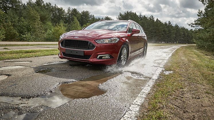Ford záměrně ničí auta na šílených silnicích v Lommelu!