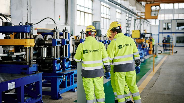 SUNOTEC Mounting Systems Manufacturing Machine and Workers
