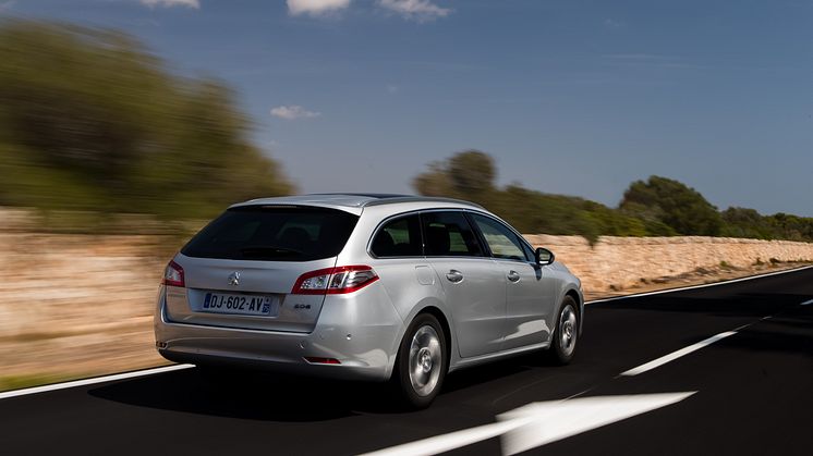 Sverigepremiär för sportigt eleganta Peugeot 508 -nytt utseende, klassledande förbrukning och nya automatlådor