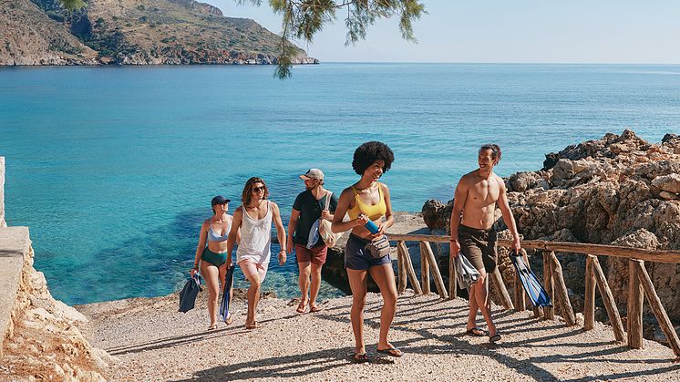 hero-image-tui-for-you-ombros-gialos-crete-greece-emelie-friends-hero-1920x820