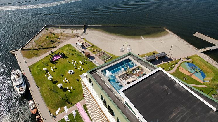 Dronebilde Rabben og Hotel Riviera Foto Unum Media 