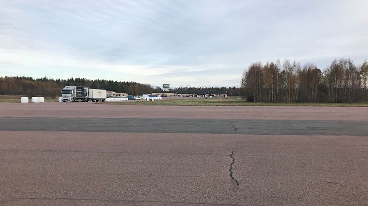 Landningsbanan på gamla flygplatsen. Vad ska hända här?