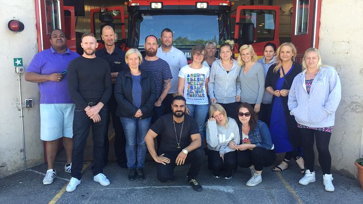Ungdomsenheten var i somras på besök på brandstationen i Vallentuna för att diskutera bemötande av ungdomar som mår psyktiskt dåligt. 