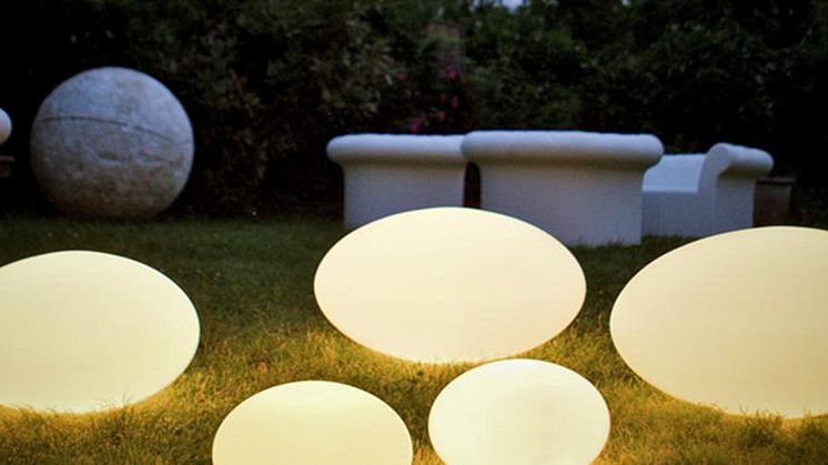 Eggy Pop Utomhus. Armaturen i polyeten för de nya ljuskällorna. 