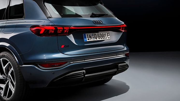 Audi Q6 e-tron (OLED-signatur eksempel)