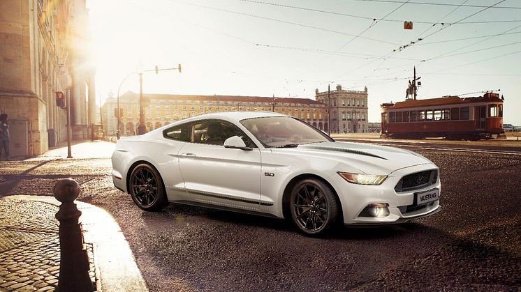 Ford esittelee Mustang Black Shadow Edition- ja Mustang Blue Edition -erikoismallit