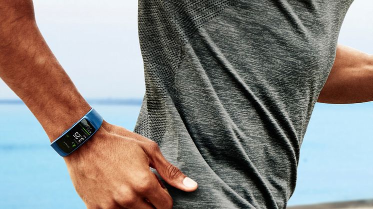 Gear Fit2_lifestyle 2