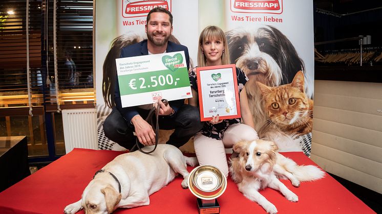 Das Vorarlberger Tierschutzheim erhält den goldenen Fressnapf für das Projekt "Aktiv Sommer Kindertierschutztage" 