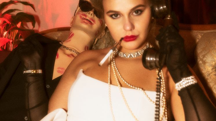 "Better Than Me" (Julia Viktoria) - single cover. 