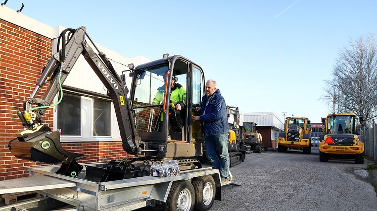 Volvo EC18E - paket med skopsats och maskinsläp