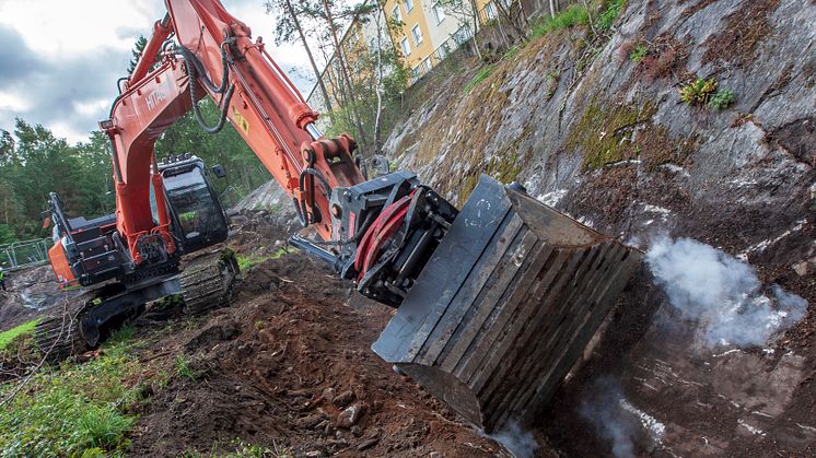 Delvator_Hitachi_ZX300LC-6