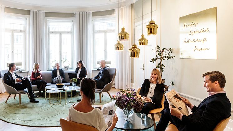 Företaget JLL, världsledande inom fastighetsrådgivning, letade efter en operatör som som kunde möta de nya reglerna i Mifid 2. Med Telavox träffade dem rätt, som kunde erbjuda passiv samtalsinspelning.