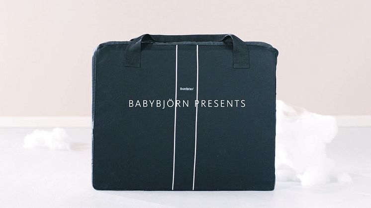BABYBJÖRN Resesäng Light video