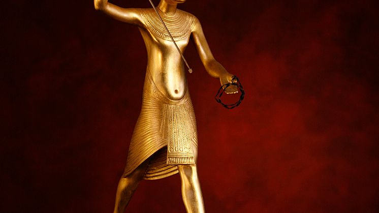 Avbildning av Tutankhamun på papyrusflotte