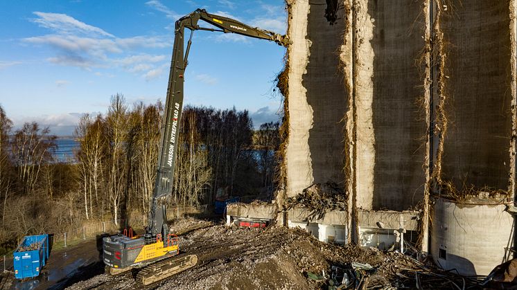 Volvo EC750E HR river Lantmännens silo