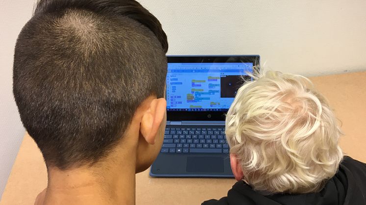 Hållbar utveckling integreras naturligt i undervisningen på Östra skolan i Sunne genom programmering och storytelling.