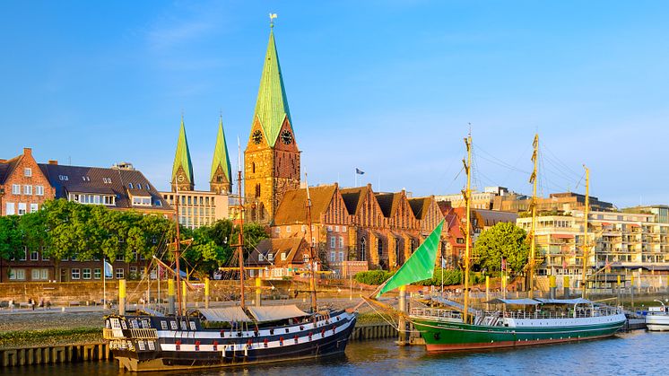Bremen: "Alexander von Humboldt" på Weser, Vor Frue Kirke © DZT / Francesco Carovillano
