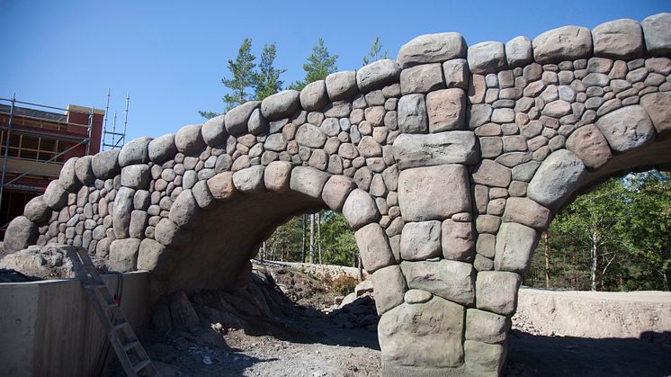 Stor yrkesskicklighet när Bamsemiljöer skapas på Kolmården
