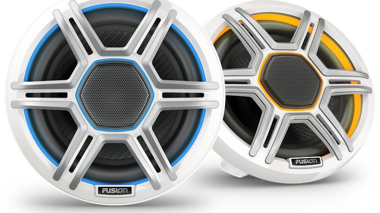 FusionApolloSpeakers_6.5inch_SportsWhite_FrontRight_Blue_Orange_Group.png