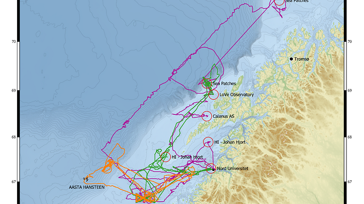    Seilingsrute og avtalte møtepunkter med andre fartøy/prosjekter (Rosa=Sailbuoy; Oransje=Seaglider; Grønn=Waveglider)