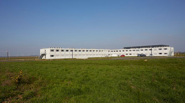 Das Institut für nachhaltige Wasserstoffwirtschaft im Brainergy Park Jülich  hat mit den neuen temporären Bürogebäuden von Algeco ideale Arbeitsumgebungen für seine Wissenschaftlerinnen und Wissenschaftler geschaffen. 
