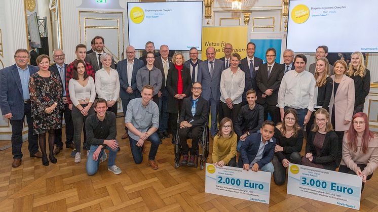 Auszeichnung für Energie-Vorbilder - Bayernwerk und Regierung verleihen Bürgerenergiepreis Oberpfalz 2019