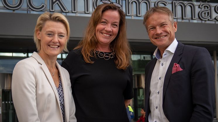 Från vänster: Anette Ternström Andersson, ny produktionsdirektör på Stockholmsmässan. Camilla Hållbro, nyutnämnd kommersiell direktör. Patric Sjöberg, vd.