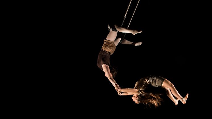 The Sophie Hulthén’s Circus Grant 2014 has been awarded to Mira Leonard and Esmeralda Nikolajeff