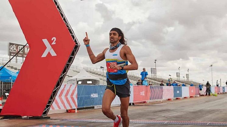 Den regerande amerikanske mästaren på 100 miles – ultralöparen Rajpaul ”Lightning Raj” Pannu – kommer till Sverige för att springa Ultravasan 90, som arrangeras lördag den 17 augusti. Foto: Hoka