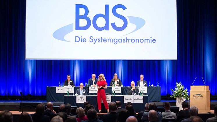 BdS-Hauptgeschäftsführerin Andrea Belegante eröffnet die BdS-Mitgliederversammlung 2022