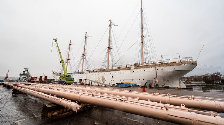 Då lämnar Barken Viking Göteborg