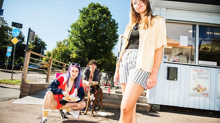 Pale Honey rocker dig ned til synth-sokkeholderne 