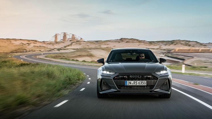 Audi RS 6 Avant performance (Nimbusgrå perleeffekt)